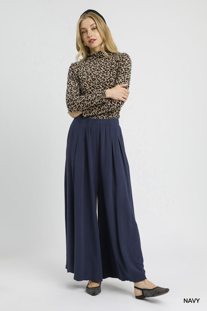 Palazzo-style navy pants in breathable linen blend with wide leg cut

