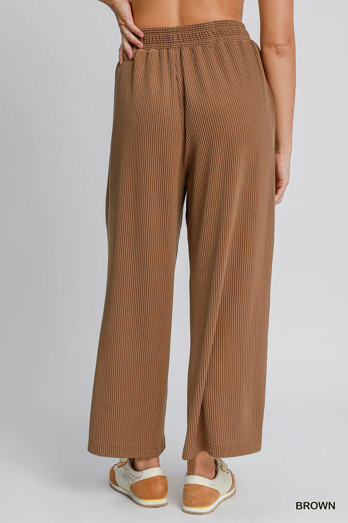 Women’s brown knit pants in straight fit with elastic waistband

