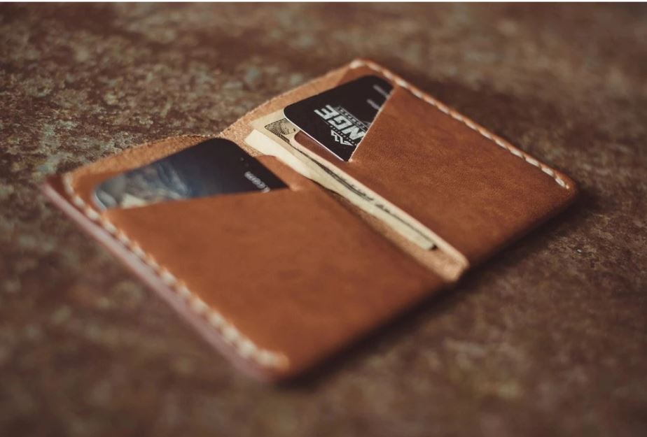 Parry Minimalist Leather Wallet | Cornell's Countray Store